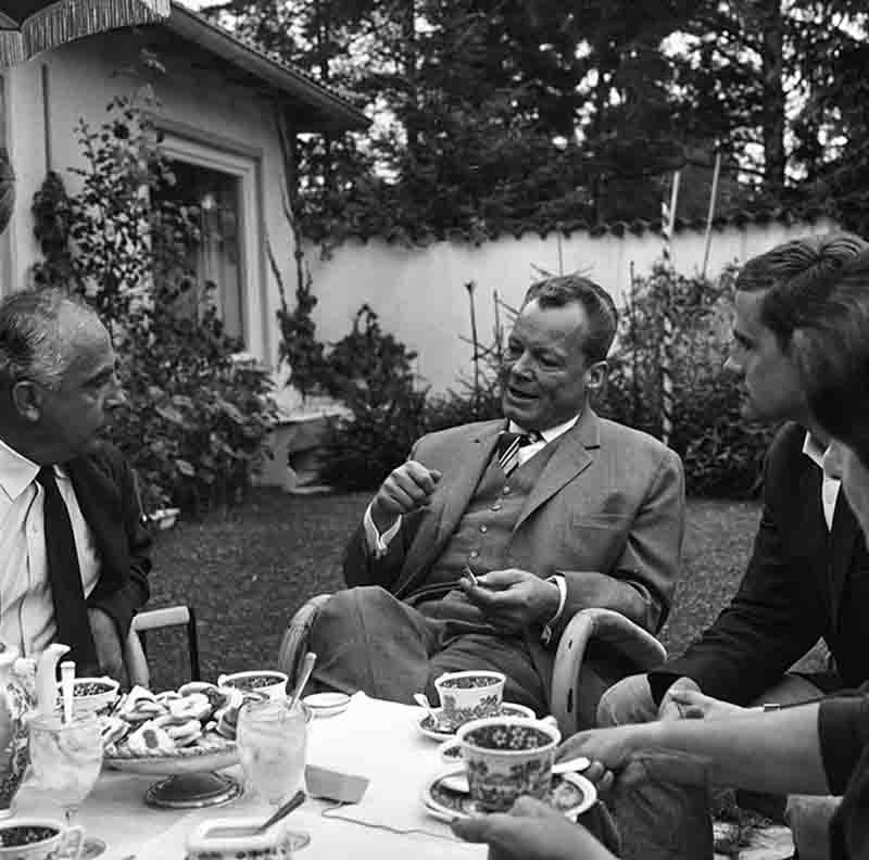 Willy Brandt signing the Moscow Treaty with Soviet Prime Minister Alexei Kosygin, August 12, 1970